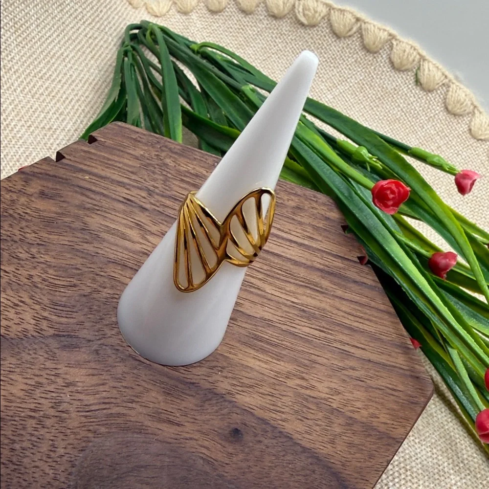 6.5 Elegant Gold Butterfly Ring